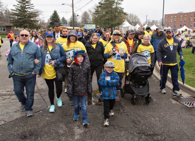 Hundreds join Hike for Hospice